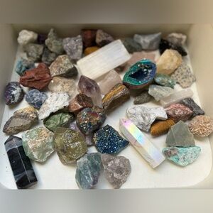 Lot of 52 assorted crystals raw variety